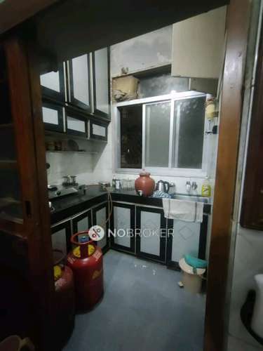 Single Room for Female In 1 BHK  In 1st Floor Jain Building Matunga In Matunga