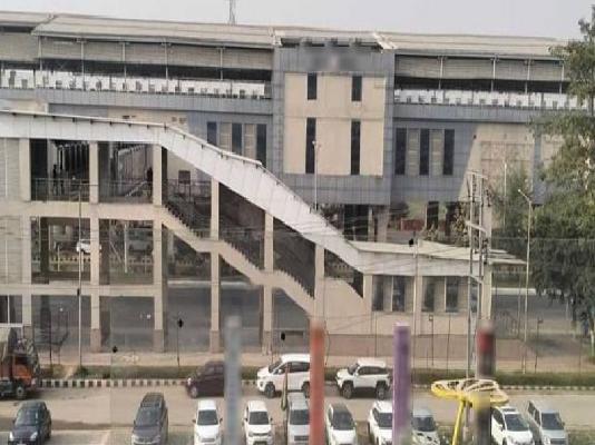 Shop in Jaypee Greens, Greater Noida for Rent 