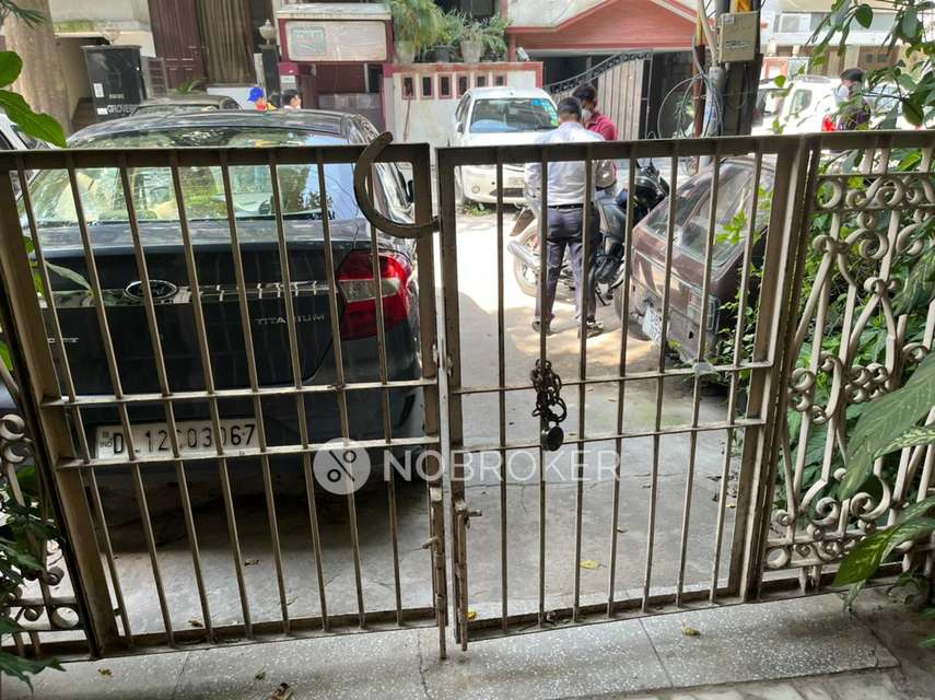 2 BHK House for Rent  In  Defence Colony, 