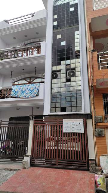 4+ BHK Flat For Sale  In Pratap Vihar