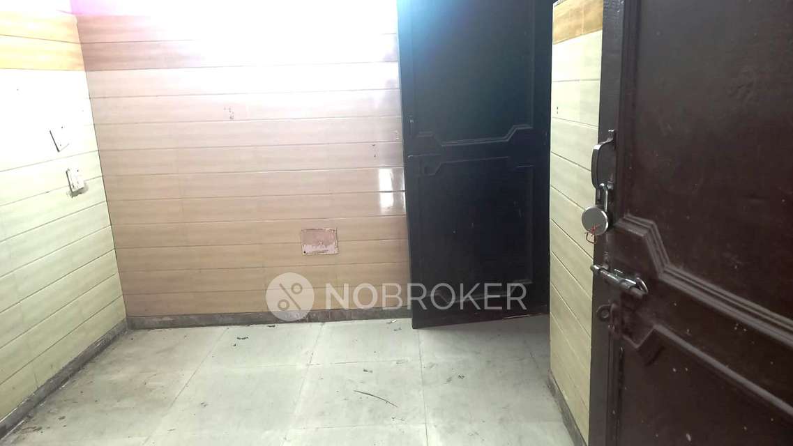 1 BHK Flat In Standalonebuilding for Rent  In Mukherjee Nagar