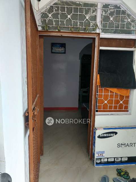 2 BHK Flat In Standalone Building  For Sale  In Janakpuri