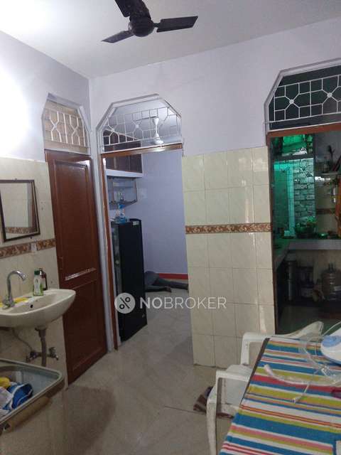 2 BHK Flat In Standalone Building  For Sale  In Janakpuri