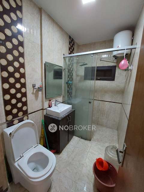 2 BHK Flat In Standalone Building  For Sale  In Kotla Mubarakpur, South Extension Part 1