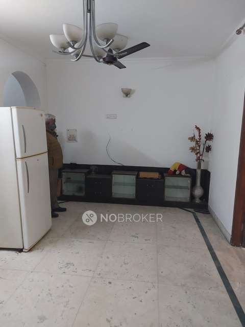 2 BHK Flat In Standalone Building  For Sale  In Kotla Mubarakpur, South Extension Part 1