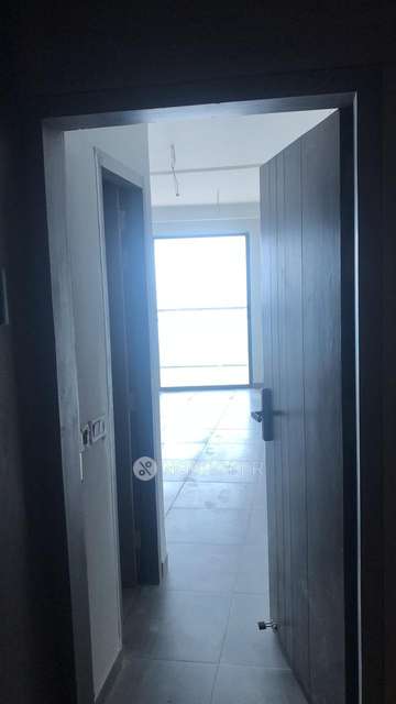 1 BHK Flat In Supertech Supernova For Sale  In Sector-94