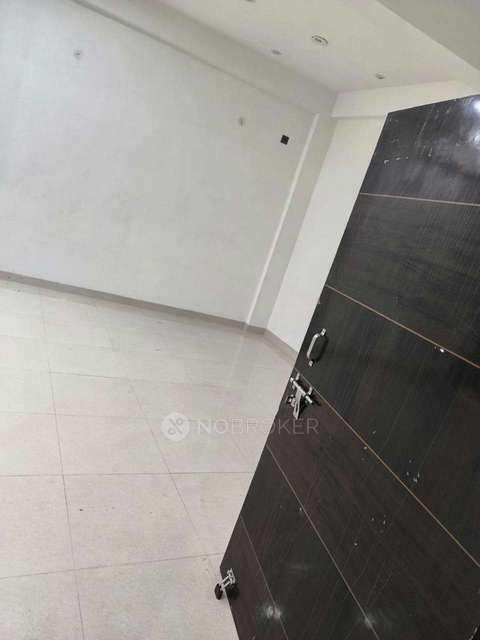 Office Space in Model Town East, Ghaziabad for Rent 