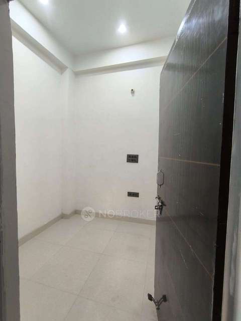 Office Space in Model Town East, Ghaziabad for Rent 