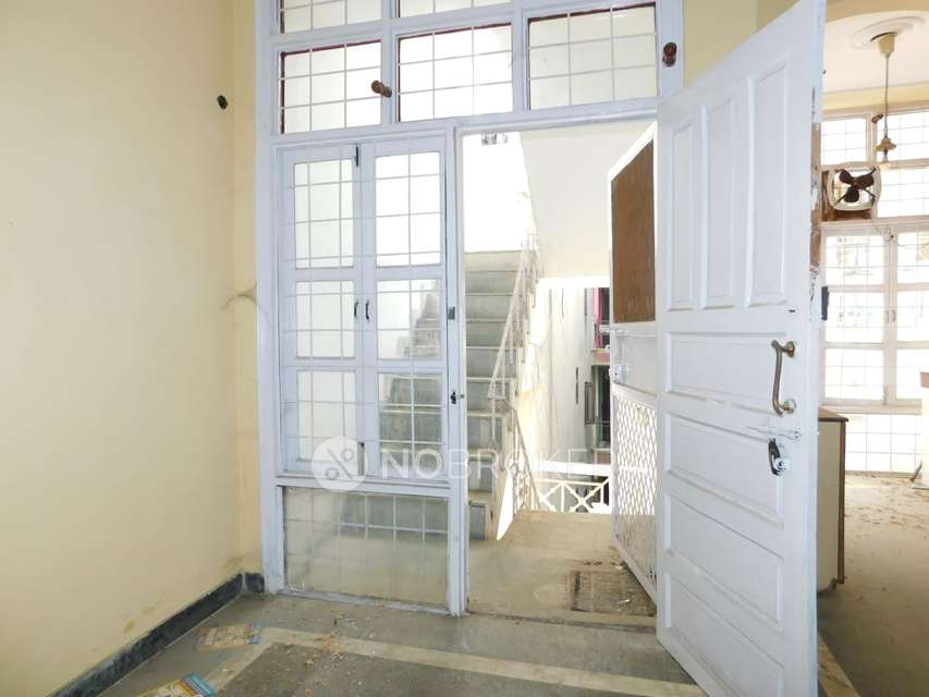 2 BHK Flat For Sale  In Safdarjung Enclave