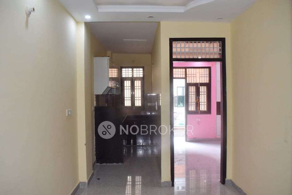 2 BHK Flat For Sale  In Mohan Garden 