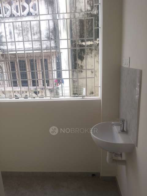 2 BHK Flat In Kanakadhara Apartment  For Sale  In  West Mambalam