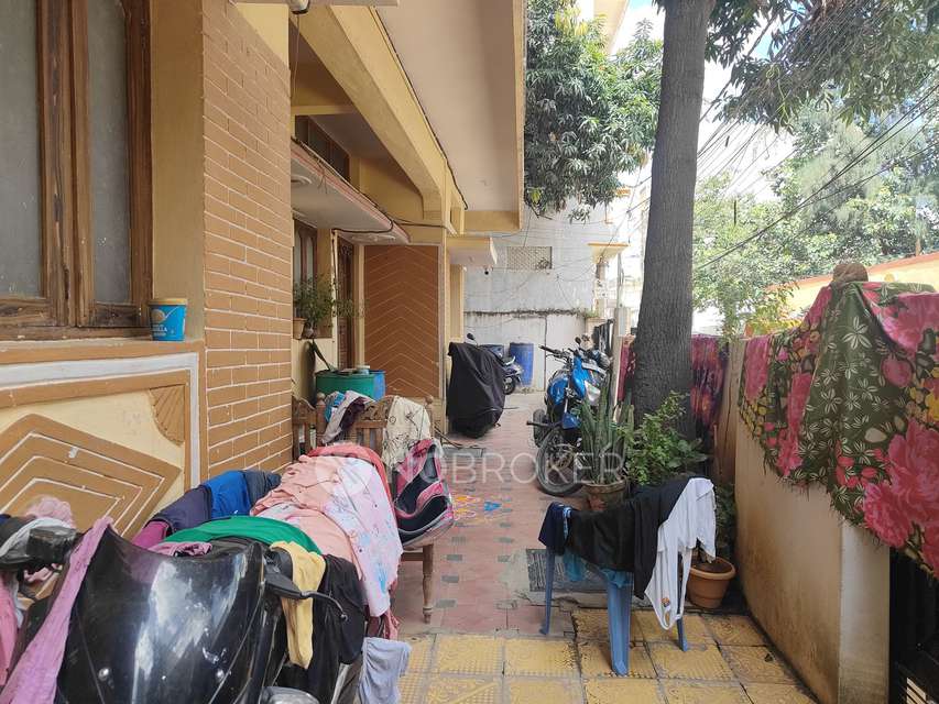 2 BHK Flat In Universal Apartment For Sale  In Toli Chowki