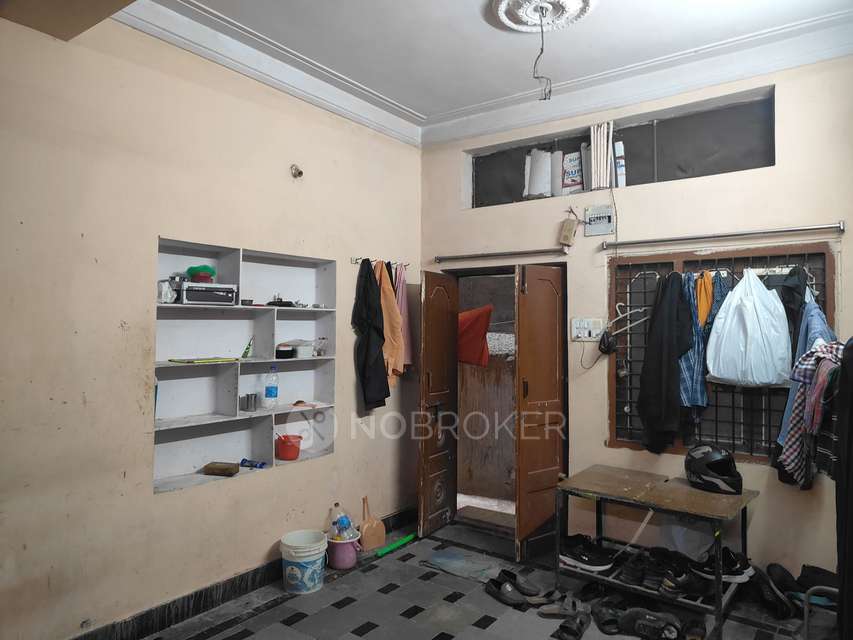 2 BHK Flat In Universal Apartment For Sale  In Toli Chowki