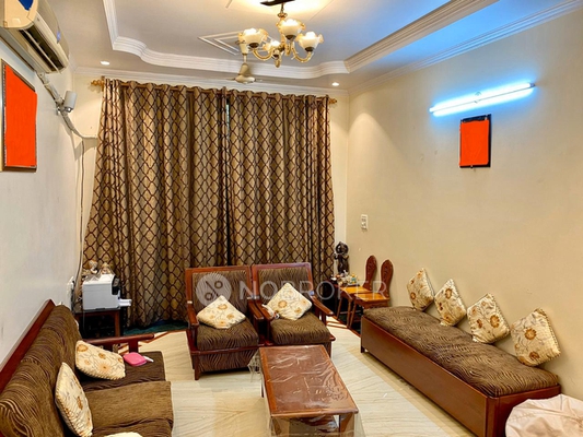 3 BHK Flat In Standalone  Building  for Rent  In Rohini Sector 7