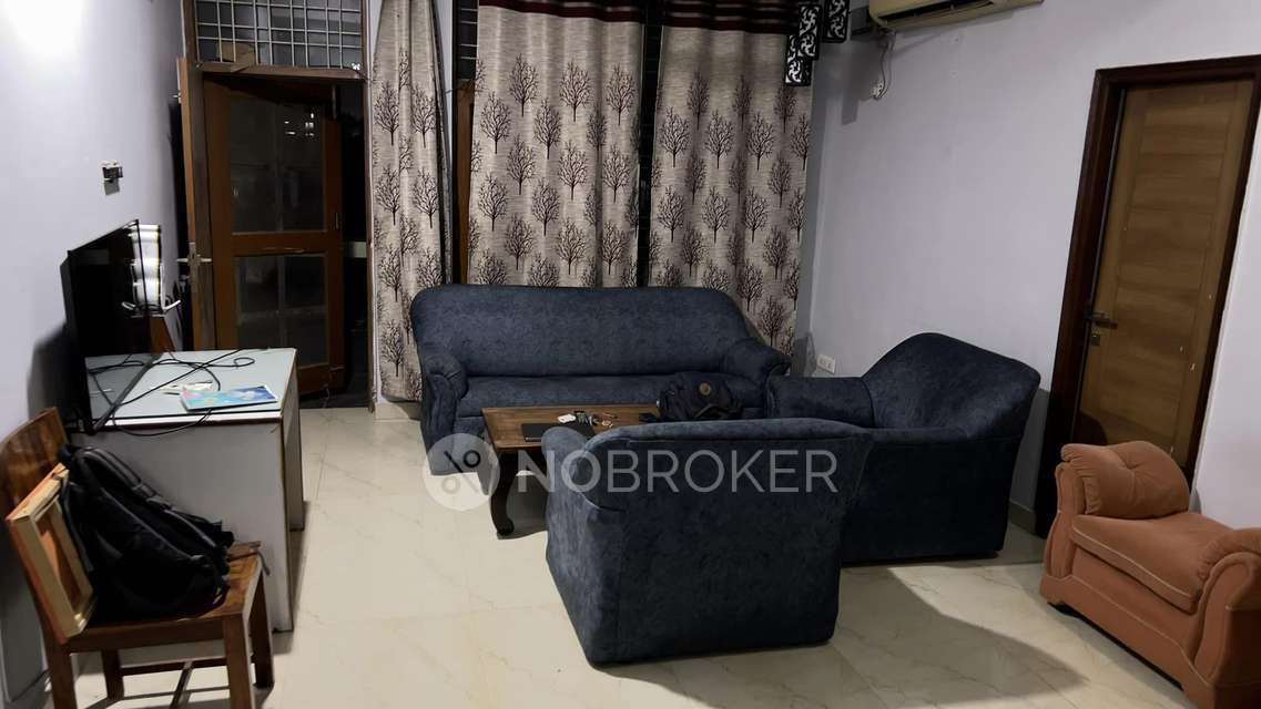 Single Room for Male In 3 BHK  In Sector 57