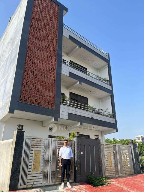 2 BHK Flat In Standalone Building   for Rent  In Indirapuram