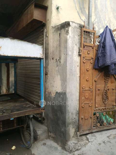 Shop in Sector 16, Noida for Rent
