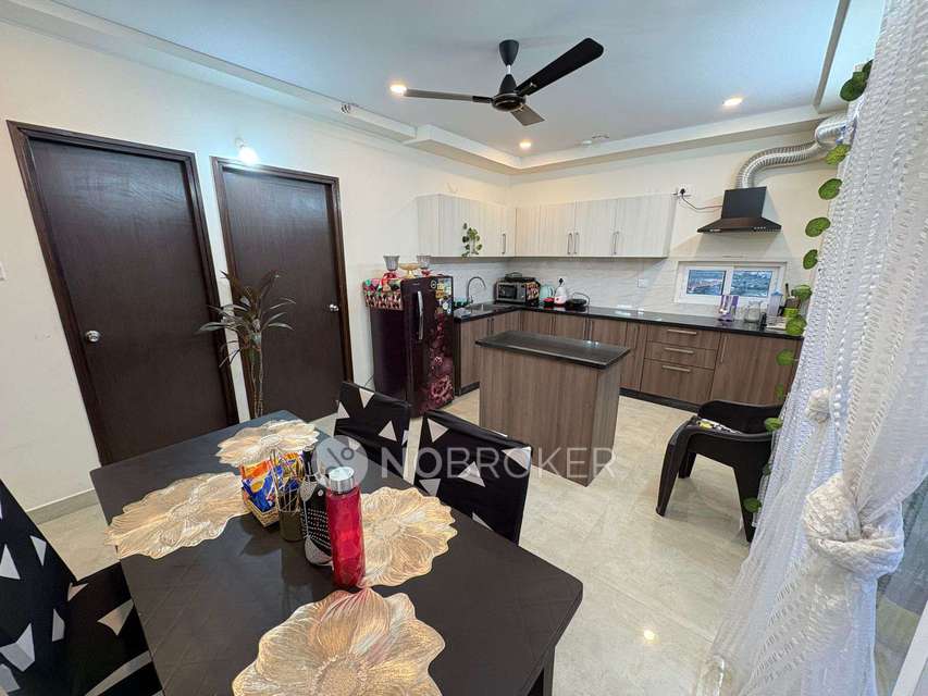 Single Room for Female In 2 BHK  In Candeur 40 In Miyapur