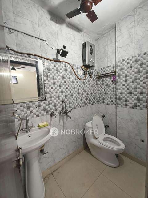 3 BHK Flat In Stanadlone Building  For Sale  In Uttam Nagar
