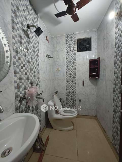 3 BHK Flat In Stanadlone Building  For Sale  In Uttam Nagar