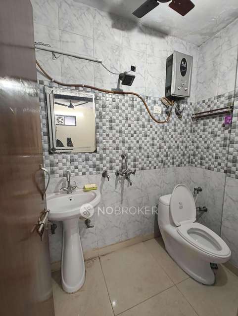 3 BHK Flat In Stanadlone Building  For Sale  In Uttam Nagar