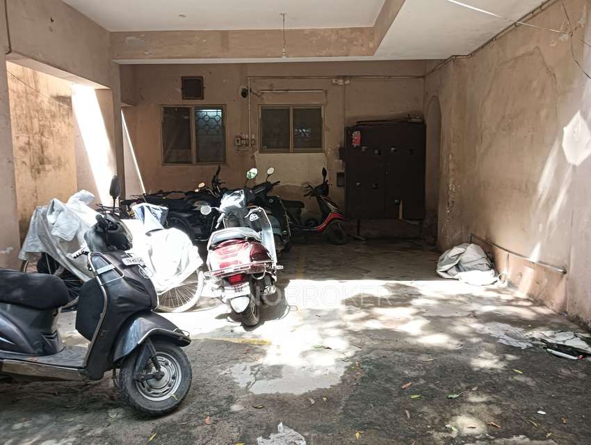 2 BHK Flat In Rajeev Villa For Sale  In Royapettah