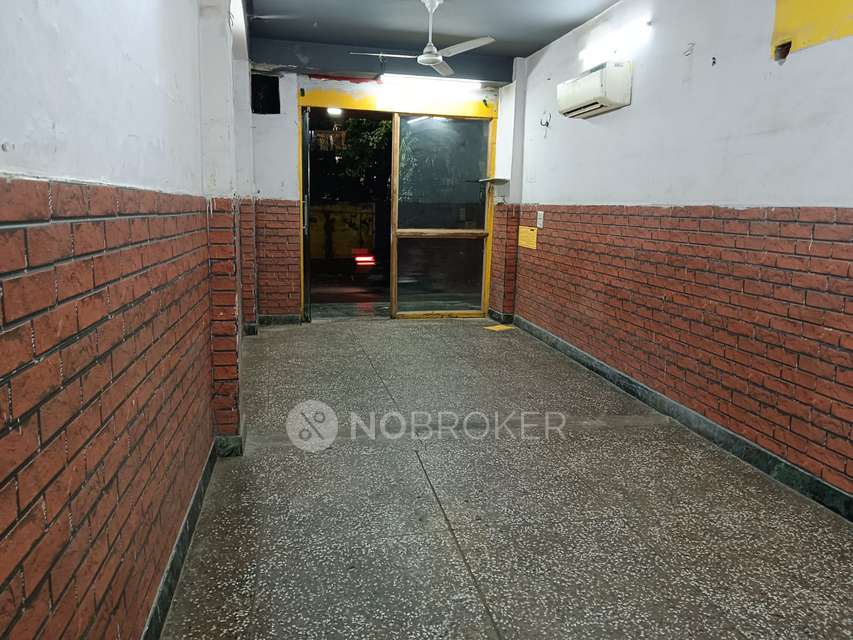 Shop in Kalu Sarai, Delhi for Rent 