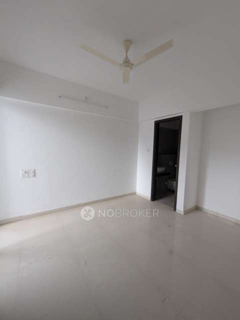 2 BHK Flat In Krystal One for Rent  In Moshi