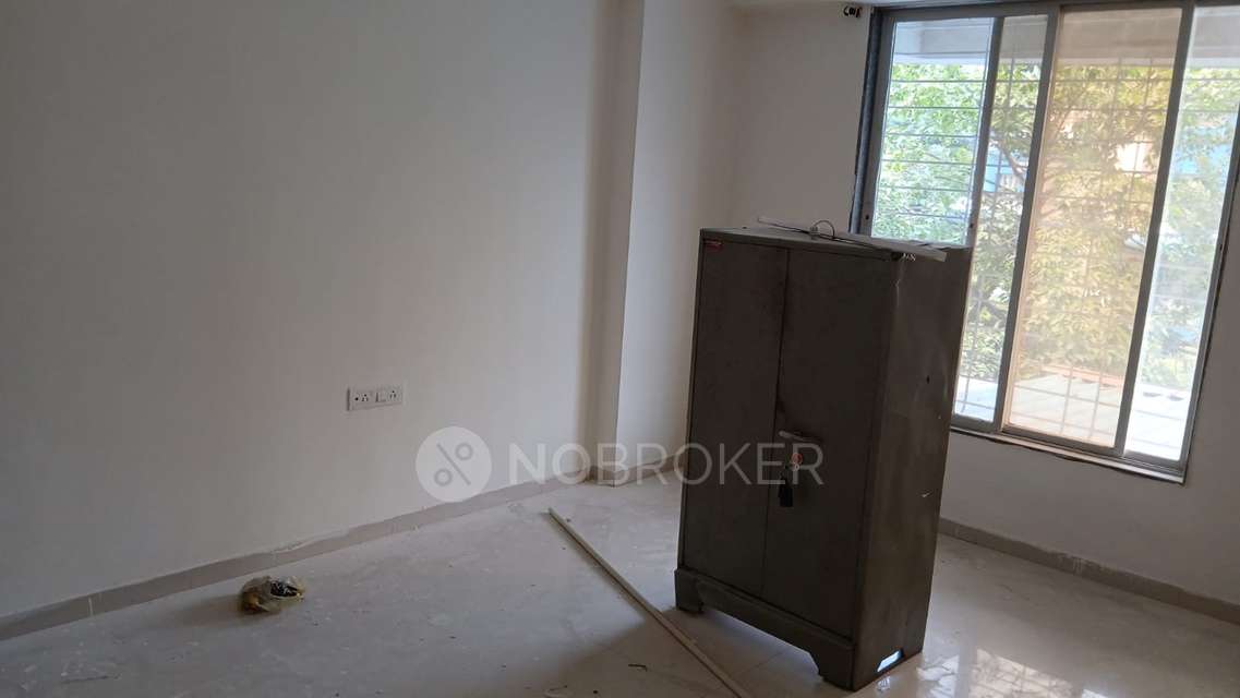 Single Room for Female In 3 BHK  In Saakshi Parvasaakshi In Pimple Saudagar