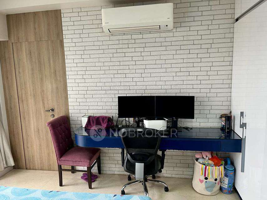 2 BHK Flat In Ruparel Ariana, Parel East For Sale  In  Parel