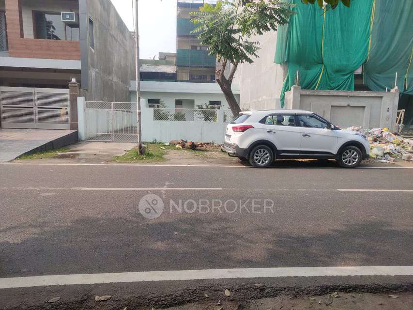 Commercial Property in Delta I, Greater Noida for Rent 