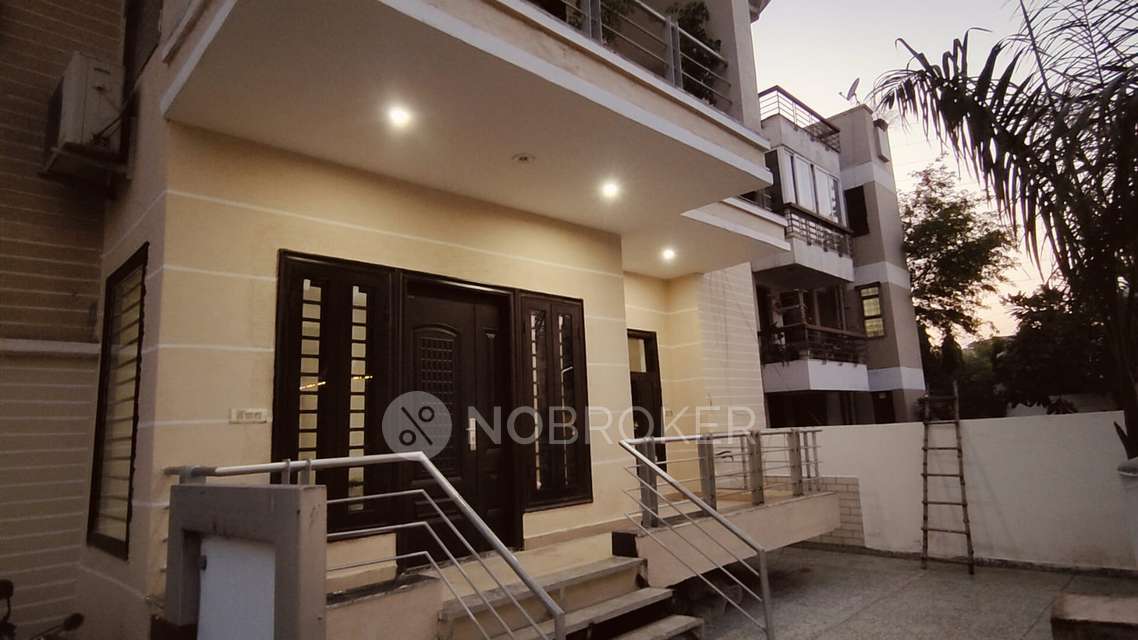 4 BHK Flat In Vipul World,  for Rent  In Sector 48