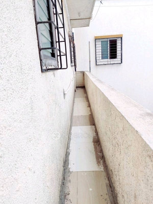 1 RK Flat In Shaikh Psi Building for Rent  In Karve Nagar