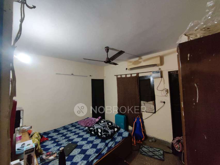 1 RK Flat In Standalone Building  for Rent  In Rajouri Garden,