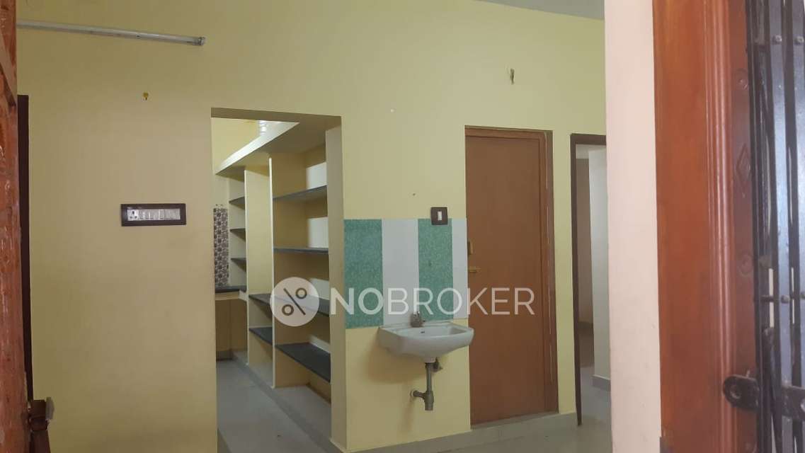 2 BHK Flat In Varuna Ganapathy Flats, Chromepet For Sale  In Ganapathipuram