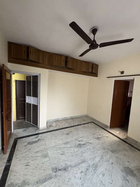 1 RK Flat for Rent  In 88 Block C.r Park
