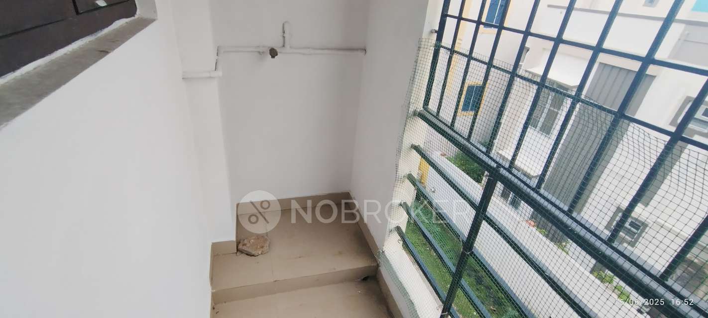 2 BHK Flat In Dwaraka Apartments For Sale  In Mannivakkam