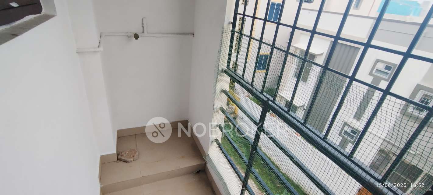 2 BHK Flat In Dwaraka Apartments For Sale  In Mannivakkam