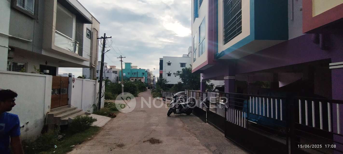 2 BHK Flat In Dwaraka Apartments For Sale  In Mannivakkam