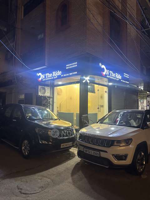 Shop in Ramesh Nagar, Delhi for sale 