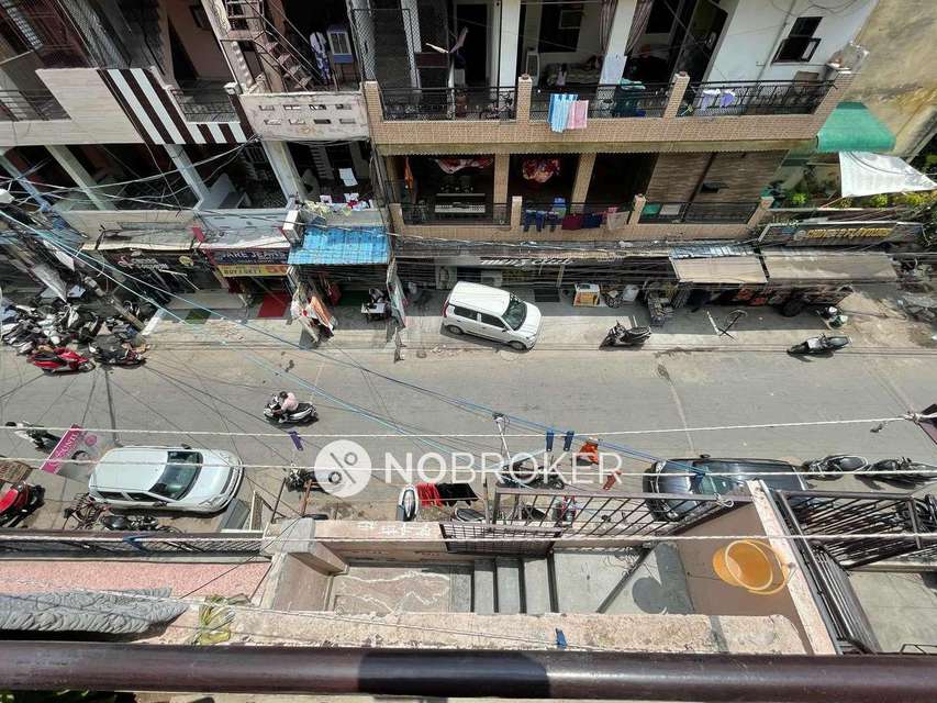 3 BHK Flat In Standalone Building  For Sale  In Moti Nagar