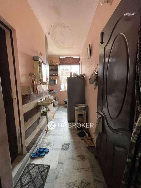 3 BHK Flat In Standalone Building  For Sale  In Moti Nagar