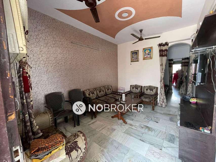 3 BHK Flat In Standalone Building  For Sale  In Moti Nagar