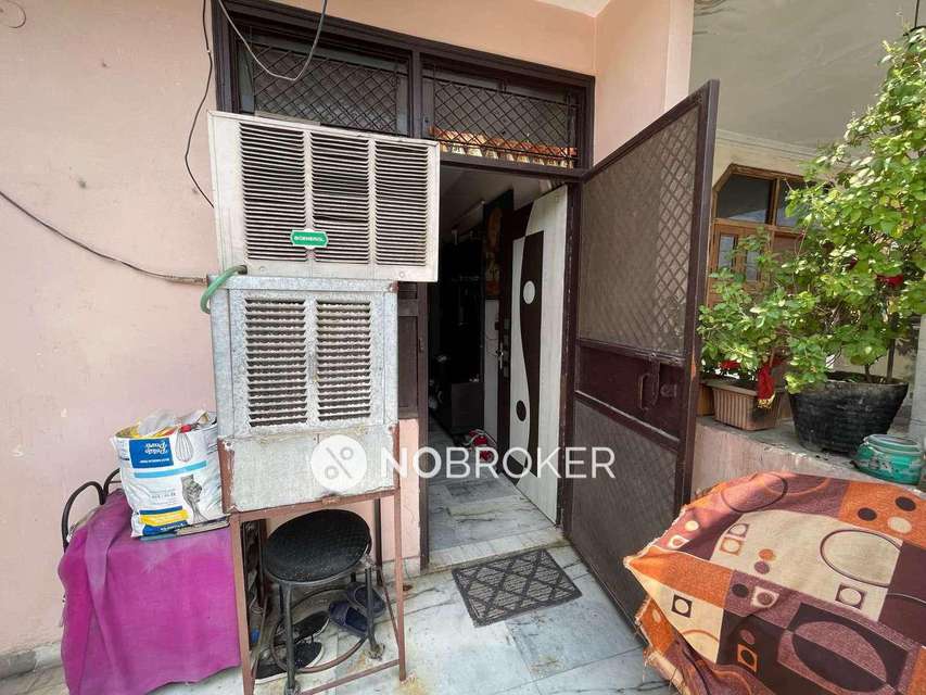 3 BHK Flat In Standalone Building  For Sale  In Moti Nagar