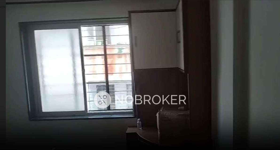 Shared Room for  In 1 BHK  In Parivartan Society In Navi Peth