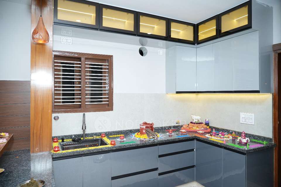 4 BHK Flat In Standlone Building For Sale  In Hdfc Bank