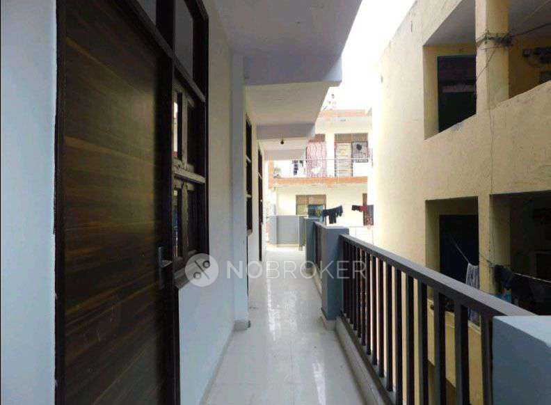 Commercial Property in 273, Hoshiyarpur, Hoshiarpur Village, Sector 51, Noida, Uttar Pradesh 201303, India, Noida for Rent 
