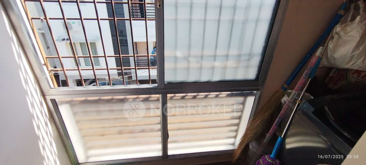 2 BHK Flat In Sarbesh Apartment For Sale  In Selaiyur