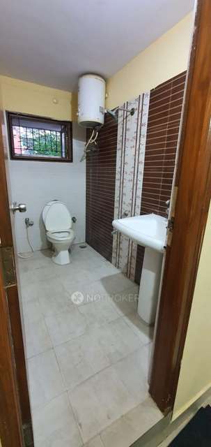 1 BHK Flat In Waleed Manor  For Sale  In Hbr Layout