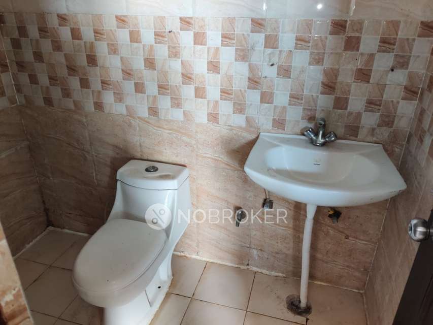 2 BHK Flat In Mahaluxmi Tower For Sale  In Kaushambi